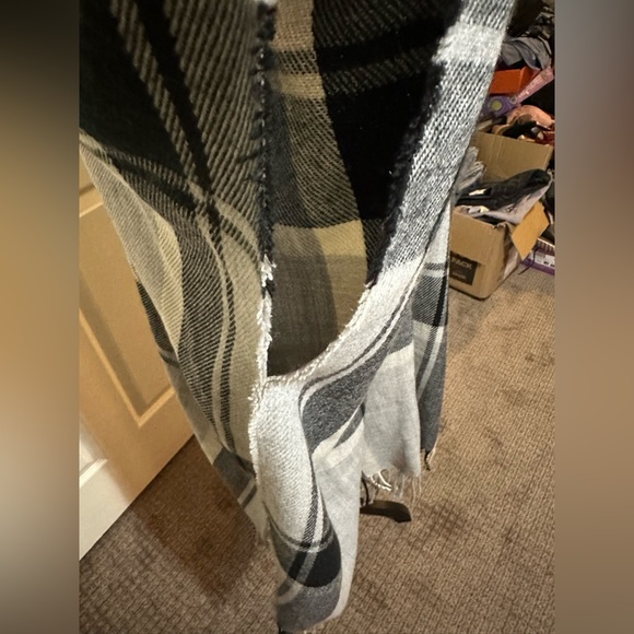 Loft Grey and White Plaid Shawl - Picture 3 of 6